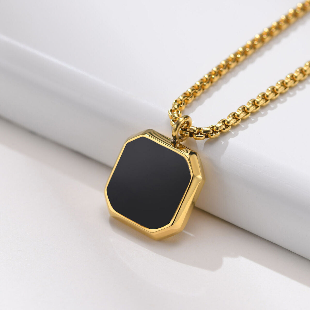 Cadena Box con Dije Black Square GOLD