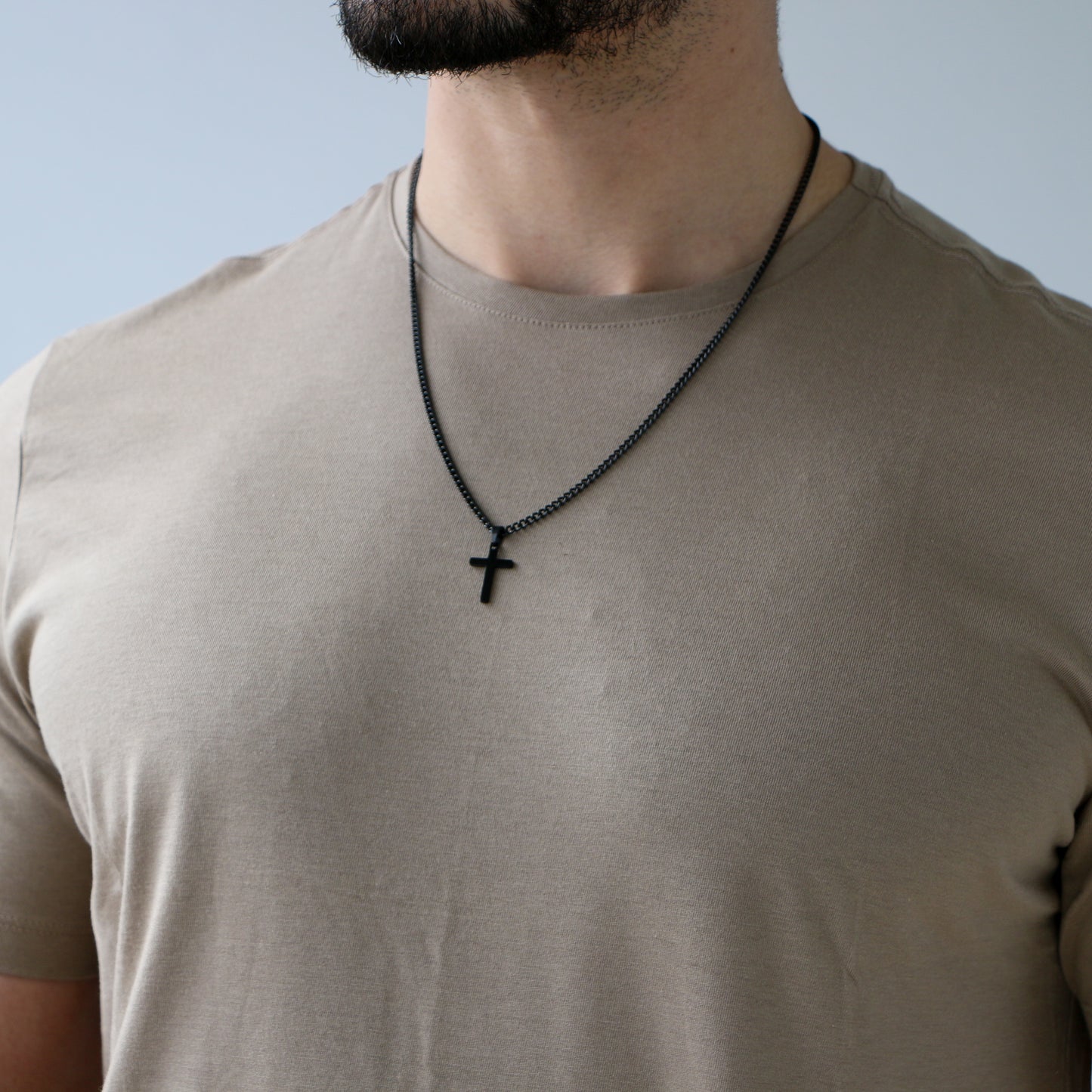 Cadena Clásica con Cruz (Pequeña) BLACK