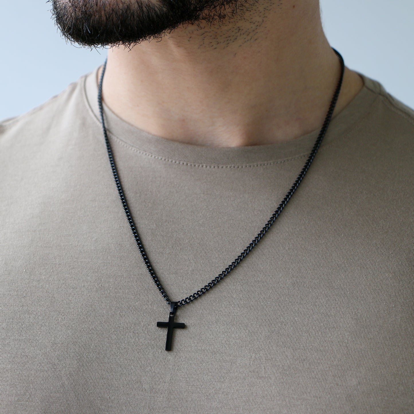 Cadena Clásica con Cruz (Pequeña) BLACK