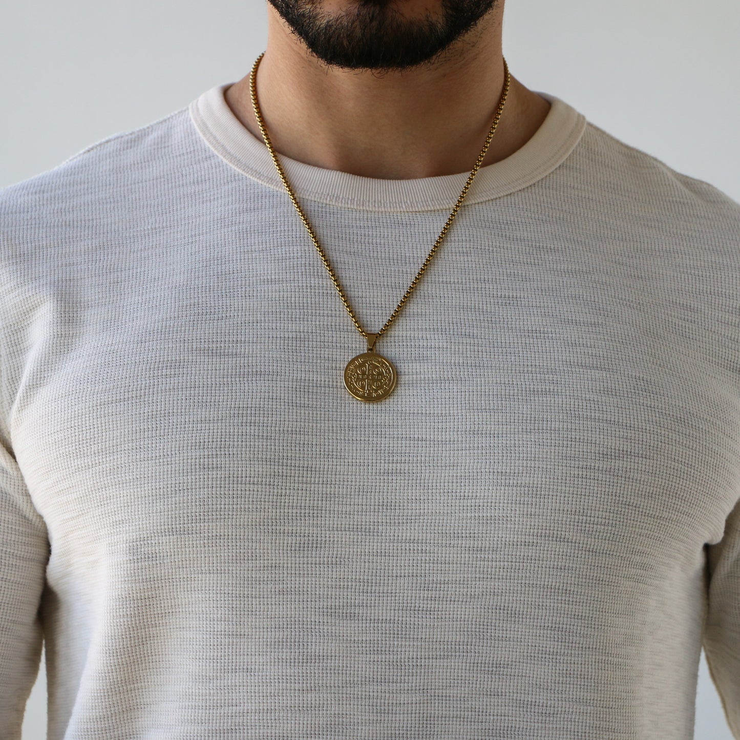 Cadena Box con Medalla de San Benito GOLD