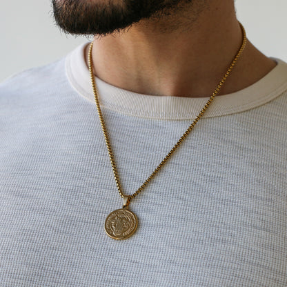Cadena Box con Medalla de San Benito GOLD