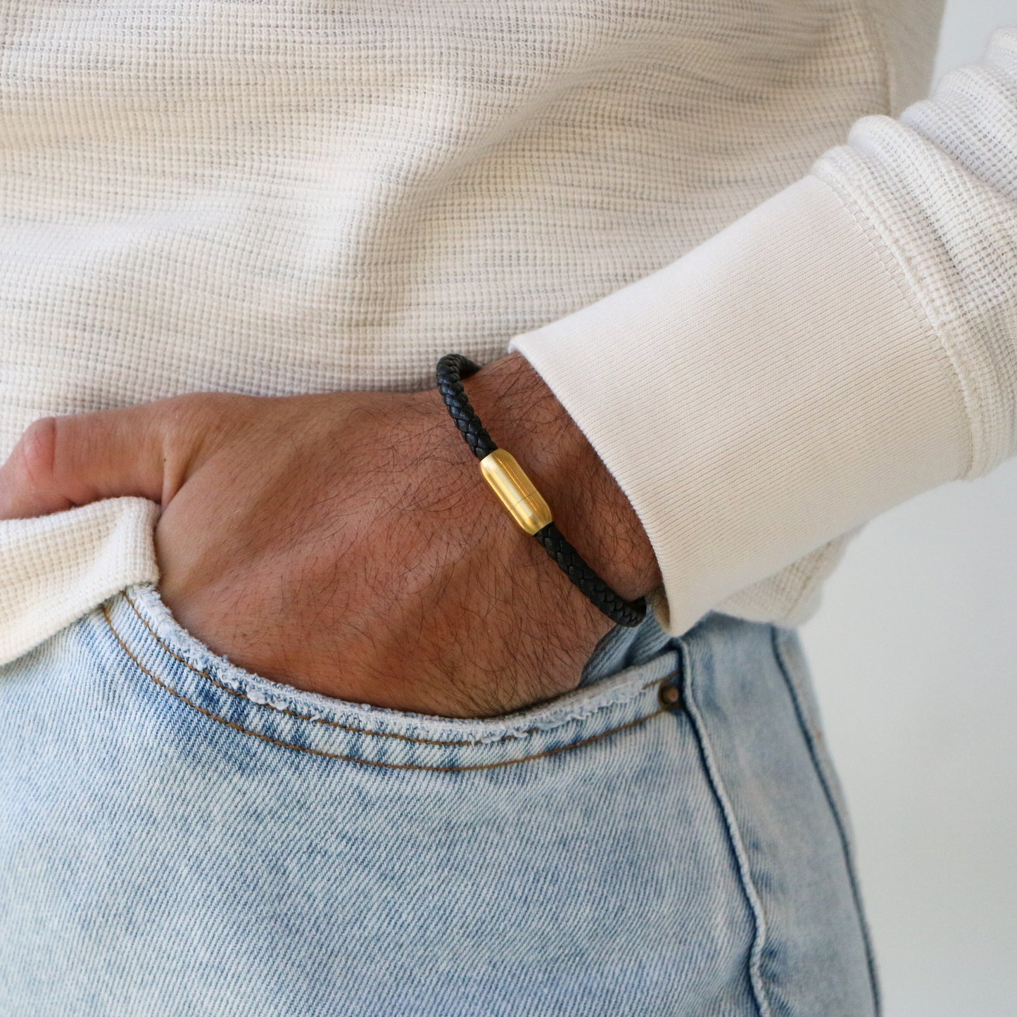 Pulsera de cuero con cierre magnético GOLD